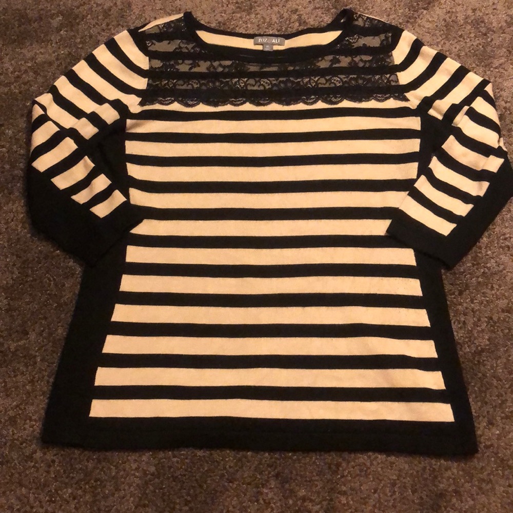 ROZ & ALI black and cream striped sweater